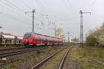 Am 28.04.13 rckte 2442 2xx   Werdenfelsbahn   zu Video-Aufzeichnungsfahrten quer durch Sachsen aus. Hier bei der Einfahrt in Rderau.