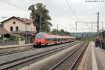 442 768 als S-Bahn nach Neumarkt (Opf) hielt am 1.9.12 in Postbauer-Heng. Am Bahnsteig der Gegenrichtung warteten zahlreiche „Club“-Fans, die trotz des schlechten Wetters zum Heimspiel des 1.FC Nürnberg wollten.