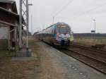 Nochmal der 442 354 und wieder in Teschenhagen.Am 23.Februar 2015 fuhr Dieser als RE 13006 Sassnitz-Rostock an meinem frühen Arbeitsplatz vorbei in die Station.