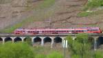 Deutschland, Rheinland-Pfalz, ein ET 442 auf dem Pündericher Hangviadukt auf dem Weg von Trier nach Koblenz (KBS 690 - Moselstrecke). 23.04.2015
