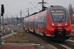 Begegnungen vor dem Bahnhof Berlin Ostkreuz, 442 640-9 trifft als RB24 (RB18364) von Eberswalde Hauptbahnhof nach Senftenberg auf 442 825-6, der als RB24 (RB18363) von Senftenberg nach Eberswalde Hauptbahnhof unterwegs ist. (11.2.2017)