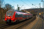   Der fünfteilige Bombardier Talent 2 - 442 302 / 442 802 verlässt am 14.12.2020, mit dem  RE 9 (rsx - Rhein-Sieg-Express) Siegen - Köln - Aachen, den Bahnhof Kirchen an der Sieg in