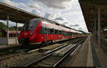 442 709 (Bombardier Talent 2) legt einen Halt im Bahnhof Eilenburg auf Gleis 3 ein.
