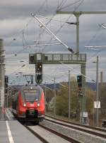 442 814 ist hier als RE Saxonia nach Leipzig unterwegs, er wird ohne Halt am  Interimsbahnsteig Dresden Trachau vorbeifahren.07.11.2013 12:28 Uhr