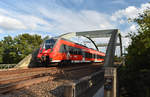 Die BR 442 855 kommend aus dem Hagenower Land bei der Überführung zum Bahnhof Büchen.