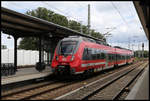 ET 442646 fährt am 27.8.2020 um 10.57 Uhr als RE nach Dresden Hauptbahnhof in den Bahnhof Ruhland ein.