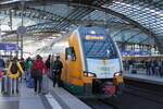 Der RE 2 hält im Berliner Hauptbahnhof und wurde dort fotografiert.