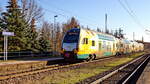 ET 445 111 der ODEG auf der Linie RE 8 bei der Einfahrt in den Bahnhof Dabendorf (bei Zossen) am 28. Februar 2023.