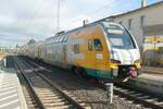 auf der RE8, Elsterwerda-Rangsdorf, verkehrt zum Aufnahmezeitpunkt Oktober 2023 die ODEG, hier mit dem ET 445 105 