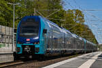 D-DB 445 631-5/131-6; D-DB 445 132-4/632-3 und D-DB 445 121-7/621-6 fuhren am 30.04.2026 als RE 8 (RE 11425) von Lübeck Hbf (AL) nach Hamburg Hbf (AH), hier in Lübeck-Moisling (ALMO).
Aufgrund der Sperrung zwischen Hamburg und Berlin und der damit ansteigenden Fahrgastanzahl fahren bis voraussichtlich mitte Mai 2026 die RE 8 zwischen Lübeck und Hamburg in Dreifachtraktion. Mit ca. 316 m ist der RE 8 einer der längsten Regionalzüge in Deutschland.