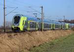 445 020 bildet am 16.02.18 den Schluss von 2 Twindexx-Garnituren, welche in Neumünster getrennt werden, um dann die Ziele Flensburg und Kiel anzufahren. Fotostandort: BÜ Störkathen.