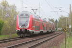 Durchfahrt 445 001 / 445 004 als RE 5 nach Elsterwerder passiert den Ort Rangsdorf (Groß Machnow) in Höhe der Pramsdorfer Straße am 01. Mai 2022. 