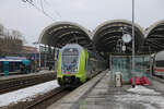 ET 445019 aus Hamburg in Kiel HBF am 10.2.2026 um 12.01 Uhr.