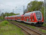 Nachschuss auf den DB-Regionaltriebzug 445 009, welcher hier gerade Mitte Mai 2021 den Hauptbahnhof in Neustrelitz verlässt.