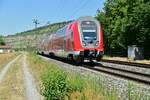Ein vom 445 046 geführter RE54 nach Bamberg durchfährt hier gerade Thüngersheim gen Würzburg Hbf seinem nächsten Halt am Dienstag den 19.7.2022