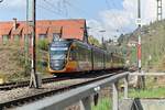 Übers Gitter des Treppenaufgang in Neckarzimmern hinweg konnte ich diesen S 41 Zug nach Heilbronn am Mittag des 20.4.2021 ablichten.