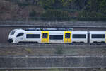 Kopf des Trans Regio-Elektrotriebzuges 460 513-5 auf der linken Rheinseite bei Remagen, so gesehen Mitte April 2021.