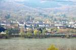  Rheinsterne  der BR 460 in Doppelgarnitur auf der linken Rheinstrecke, nchster Halt Bacharach, von der linken Rheinseite gesehen. (April 2009).