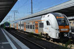 Der Elektrotriebzug 462 074 war Ende August 2022 als RE11 unterwegs und wartet hier am Essener Hauptbahnhof auf die Weiterfahrt.