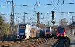 Triebwagentreffen am 02.03.2025 in Düsseldorf-Volksgarten: Links fährt 462 067 mit einem RRX nach Aachen, in der Mitte der aus dem Abstellbahnhof kommende 462 029, der vom Hauptbahnhof als