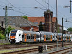 Der Elektrotriebzug 462 040 war Mitte Juni 2021 auf dem Ferngleis in Wuppertal-Unterbarmen unterwegs.
