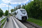 Ausfahrt des 463 037-5 aus Neckarbischofsheim Nord gen Waibstadt als S51 nach Heidelberg. 30.5.2021