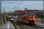 Zugbegegnungen im Bahnhof Falkenberg: Neben 463 098 der DB Regio rollt die X4E - 625 (193 625) mit einem Kesselwagen in den unteren Bahnhof ein.