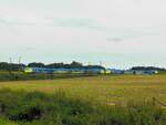 WestfalenBahn-Doppel als RE15 Münster - Emden in der Bauerschaft Hummeldorf zwischen Rheine und Salzbergen, 27.09.2021