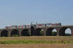 Der VIAS-Elektrotriebzug 1429 515 befuhr Ende August 2022 die Duisburg-Hochfelder Eisenbahnbrücke.