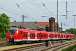 Der Elektrotriebzug 1440 316-6 ist hier im Juni 2021 bei der Ankunft in Wuppertal-Unterbarmen zu sehen.