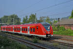 Der Elektrotriebzug 1440 815-7 ist hier im September 2021 bei der Weiterfahrt in Wuppertal-Unterbarmen zu sehen.