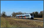 Auf dem Weg als RB 42 nach Dessau passiert 1442 174 am 07.04.2018 den ehemaligen Bahnhof Jütrichau.