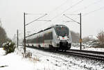 Am 04.12.22 rollte 1442 306 als RE von Magdeburg kommend durch Greppin nach Leipzig. Gut zu erkennen sind die grauen Teile der sonst silbernen Front.