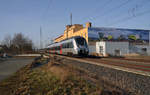 1442 169 passiert auf seiner Fahrt von Halle(S) nach Wittenberg am 23.02.19 den Class-Standort Landsberg.