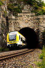 Desiro HC 1462 512 -3 verlässt den Klotz - Tunnel bei Istein in Richtung Freiburg 03.07.2020