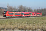 1463 001 der DB aus Richtung Landshut nach Freising am 27.12.2025 östlich von Langenbach.