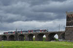 Ein Abellio-Elektrotriebzug (ET 25 2203) war Anfang Mai 2021 auf der Hochfelder Eisenbahnbrücke in Duisburg zu sehen.