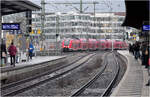 Siemens Desiro HC 4462 007 - 

... erreicht als Franken-Thüringen-Express den Bahnhof von Erlangen. Im Hintergrund das neue Landratsamt von 'Alles wird gut Architektur' aus Wien.

16.02.2026 (M)