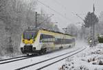 Der Abellio 8442 125 als RE10a nach Mannheim bei der Durchfahrt in Neckargerach am Vormittag des 27.1.2021