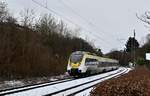 Heute kam mal wieder ein Fünfteiler 8442 814 von Abellio als RE 10a im Schnee durch Neckargerach gen Mannheim gefahren.