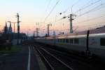 Nachdem Thalys 4386 am Abend des 13.03.2014 den Bahnhof Köln-Deutz verlassen hat, rollt er jetzt vor der Kulisse von Hohenzollernbrücke und Dom dem Kölner Hauptbahnhof entgegen, wo er