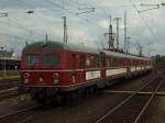 Heute hatte ich eine Besonderheit vor der Linse.
Der Historische Tiebwagen 425 120-3/425 420-7 (ex ET25 020) der Schienenverkehrsgesellschaft Stuttgart beim Umsetzen im Koblenzer Hbf.16.9.2010