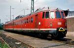Zug der DB-Baureihe 456 (Nahverkehrsschnellzug ET 56) vor dem Bw Heidelberg (DB), 16.05.1985.