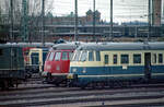 Triebkopf 456 406 in b/b und dahinter der 456 403 im Bw. Heidelberg, aufgenommen 1981 von der Haltestelle  Ochsenkopf  der OEG aus.