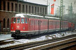 Altbau-ET 456 402 am 19.02.1986 beim Bw. Heidelberg. Im Hintergrund sind noch drei Kleinloks der LG III (BR 323) zu sehen.