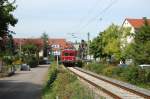 Das erste elektrische Schienenfahrzeug, das - auer den S-Bahnen - aus eigener Kraft nach Kirchheim fuhr, war der  Rote Heuler . Am 12.9.10 fuhr der Zug 465 005-7 anlsslich des Tages des offenen Denkmals als kostenloser Sonderzug zwischen Kirchheim und Kornwestheim. Die erste Fahrt, die diesen Zug nach Kirchheim fhrte, konnte ich bei der Ortsdurchfahrt von Wendlingen aufnehmen. Ein freundlicher Gru geht an das laut pfeifende Team im Fhrerstand des Sdz 36593 (Kornwestheim - Kirchheim/Teck).