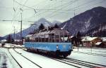 Der  Glserne Zug  491 001-4 trifft im Dezember 1978 in Mittenwald ein