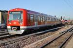 474 507-1 verlässt am 10.11.2019 als S3 von Hamburg-Neugraben den Zielbahnhof Hamburg-Altona.