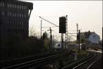 Wettfahrt zwischen ICE-TD 605 nach Hamburg Hbf und einem 474er. Aufgenommen bei der Station Holstenstrae. (11.04.2009)