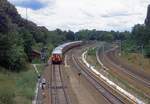 Zug der Baureihe 476 kurz vor dem Bahnhof Heerstraße, September 2000.